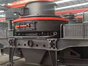 立式?jīng)_擊破碎機怎么樣？怎么解決出分粉高的問題？